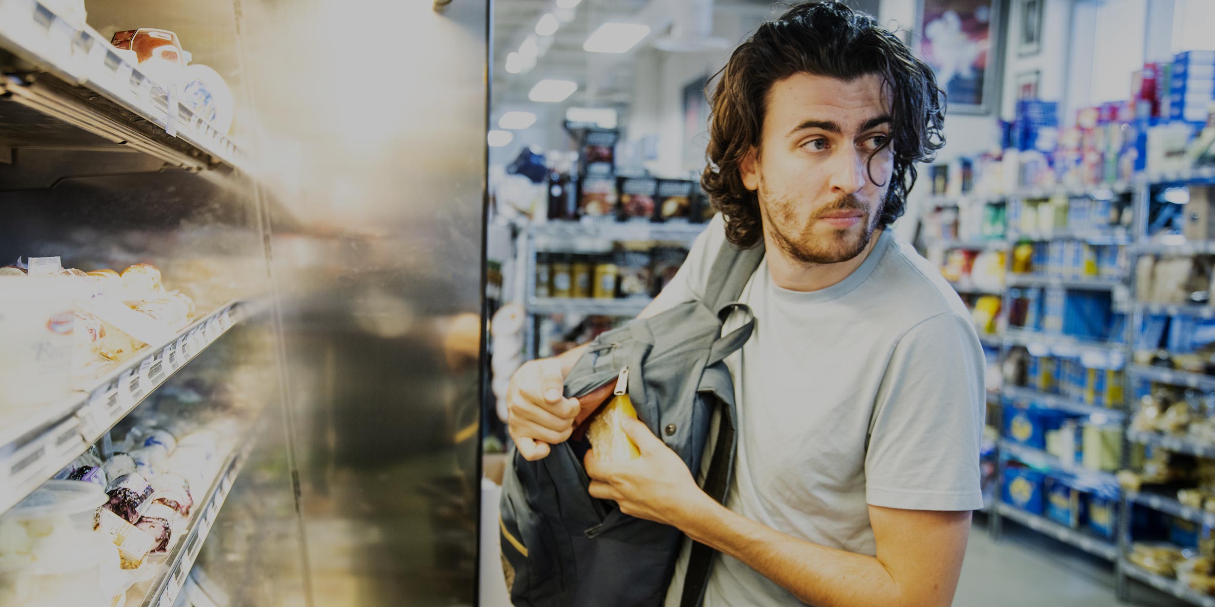 5 Signs of a Shoplifter